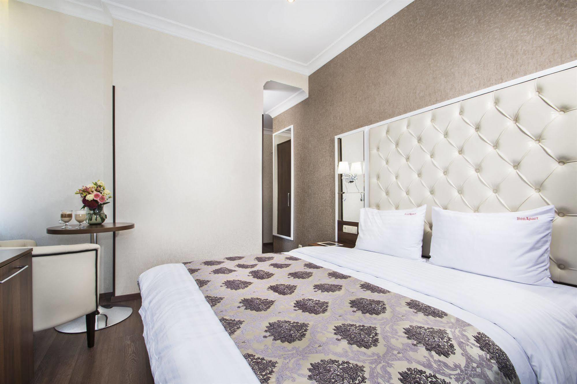 Bonapart Hotel By Uhm Kiev Ngoại thất bức ảnh