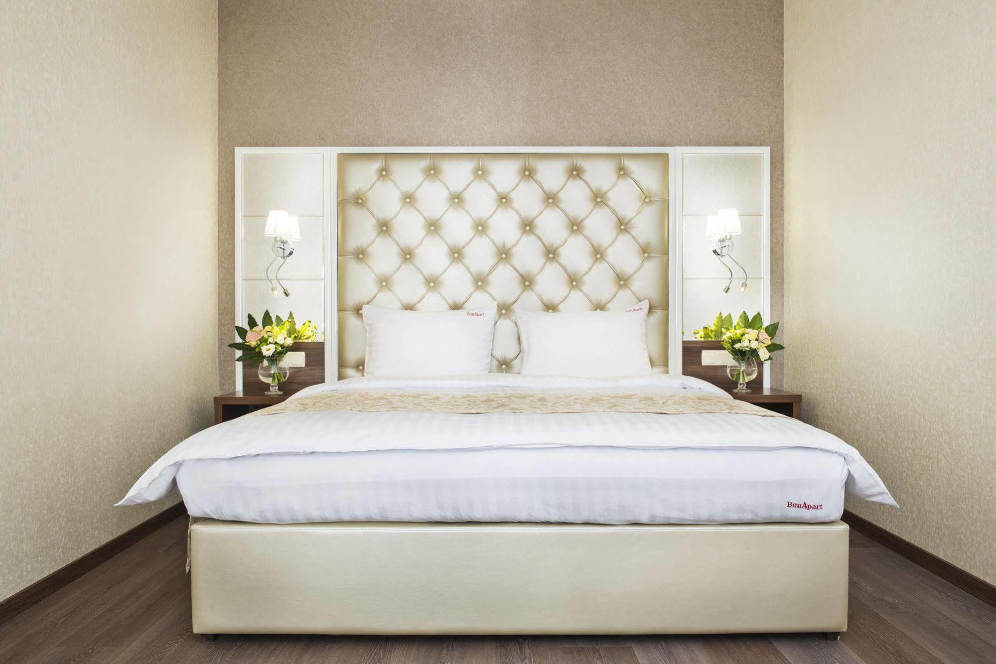 Bonapart Hotel By Uhm Kiev Ngoại thất bức ảnh