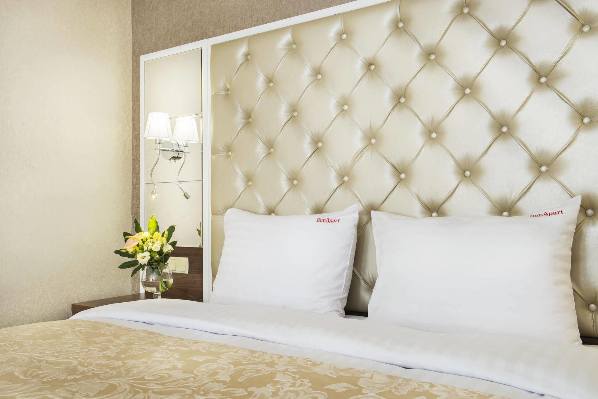 Bonapart Hotel By Uhm Kiev Ngoại thất bức ảnh