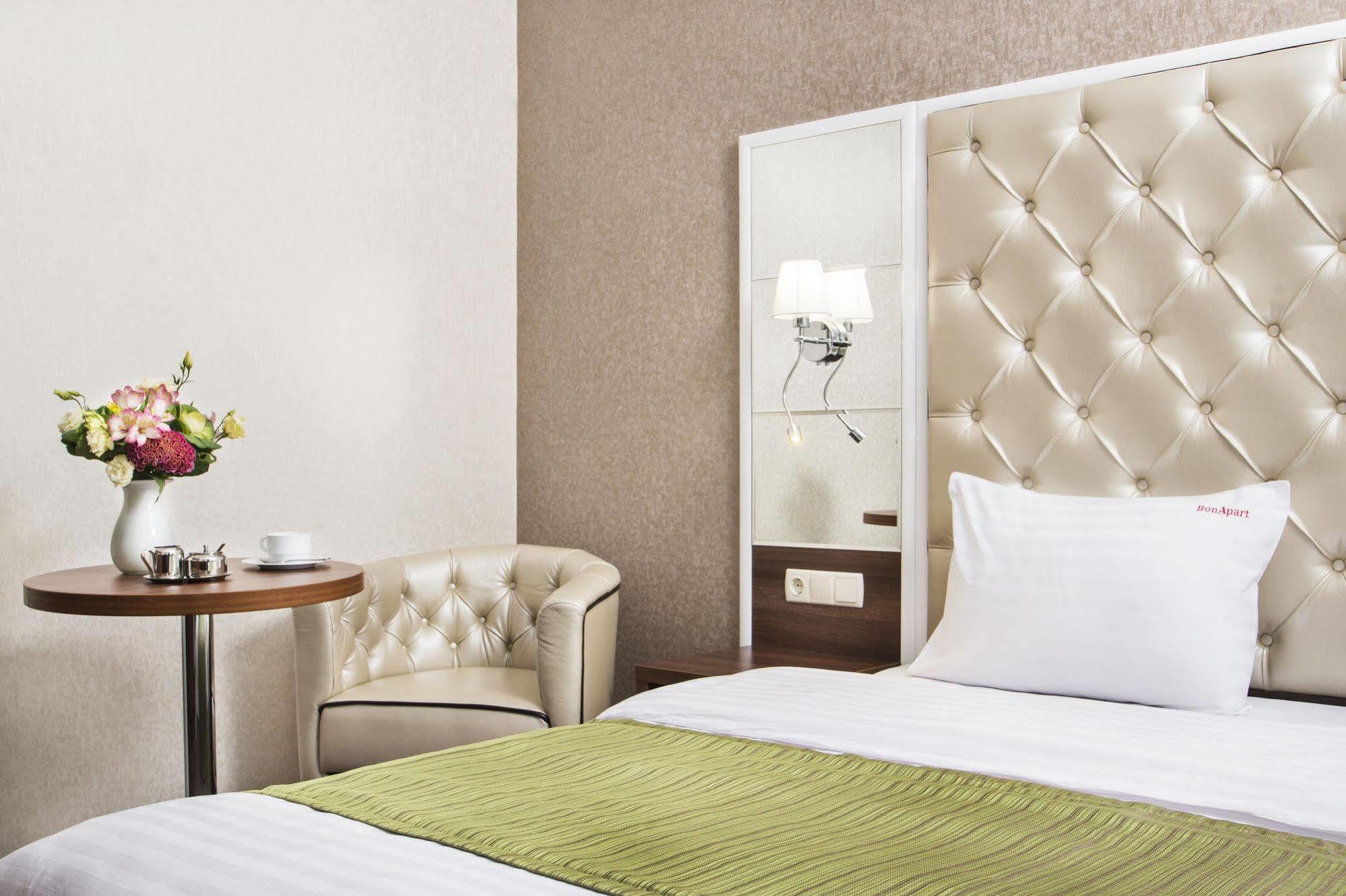 Bonapart Hotel By Uhm Kiev Ngoại thất bức ảnh