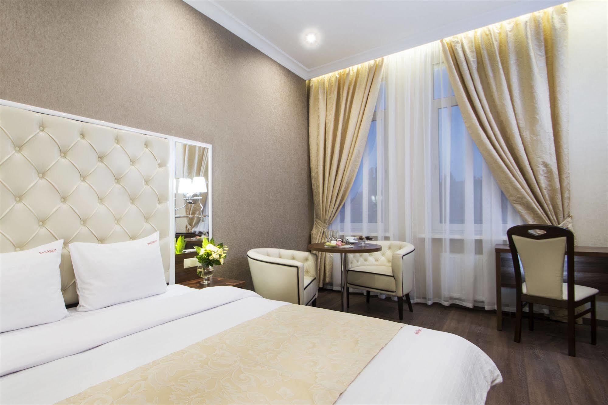 Bonapart Hotel By Uhm Kiev Ngoại thất bức ảnh